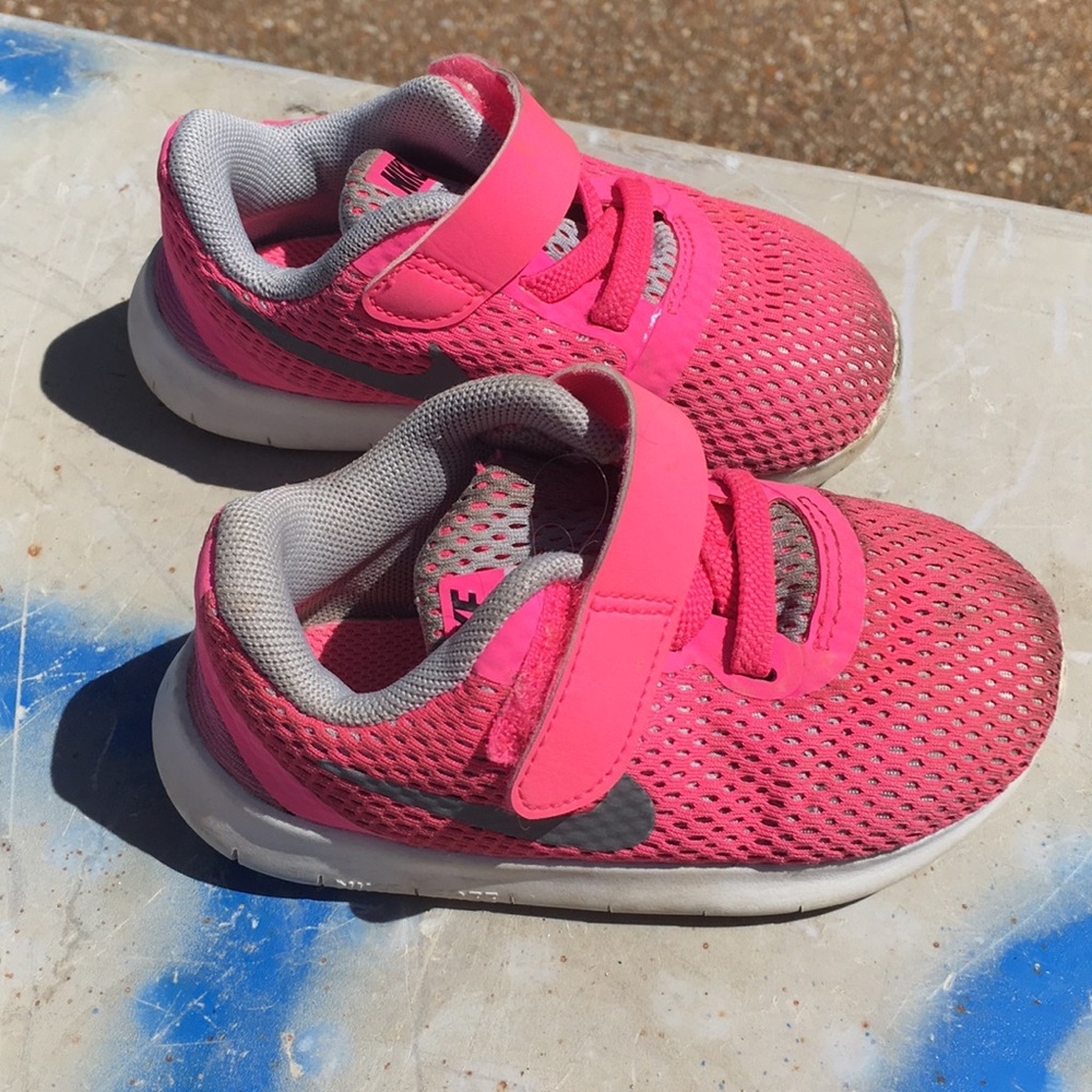 Nike girls tennis shoes size 6